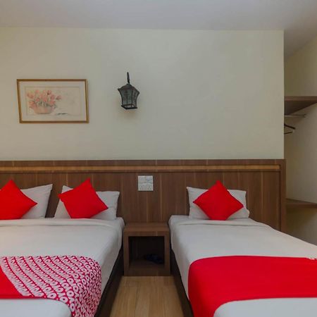 Super Oyo 596 The Vintage Hotel Τζόχορ Μπάχρου Εξωτερικό φωτογραφία