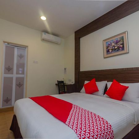Super Oyo 596 The Vintage Hotel Τζόχορ Μπάχρου Εξωτερικό φωτογραφία
