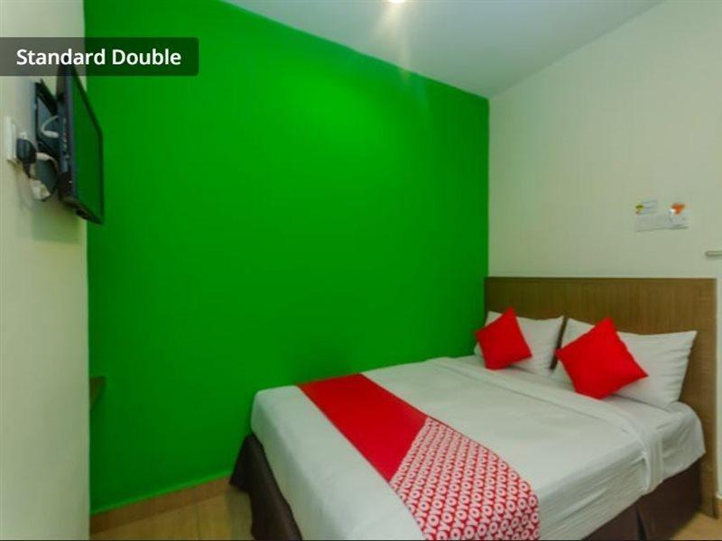 Super Oyo 596 The Vintage Hotel Τζόχορ Μπάχρου Εξωτερικό φωτογραφία