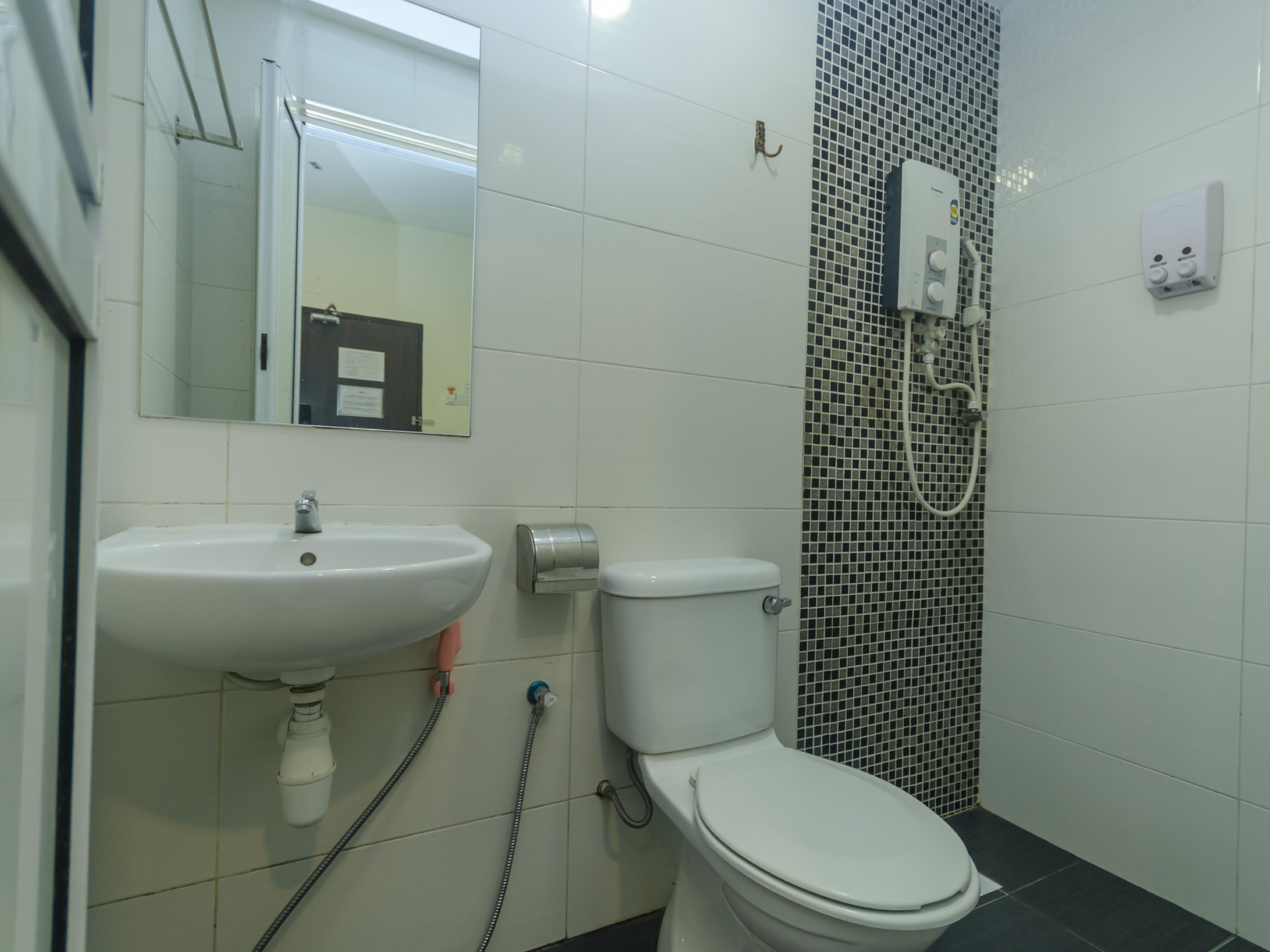 Super Oyo 596 The Vintage Hotel Τζόχορ Μπάχρου Εξωτερικό φωτογραφία