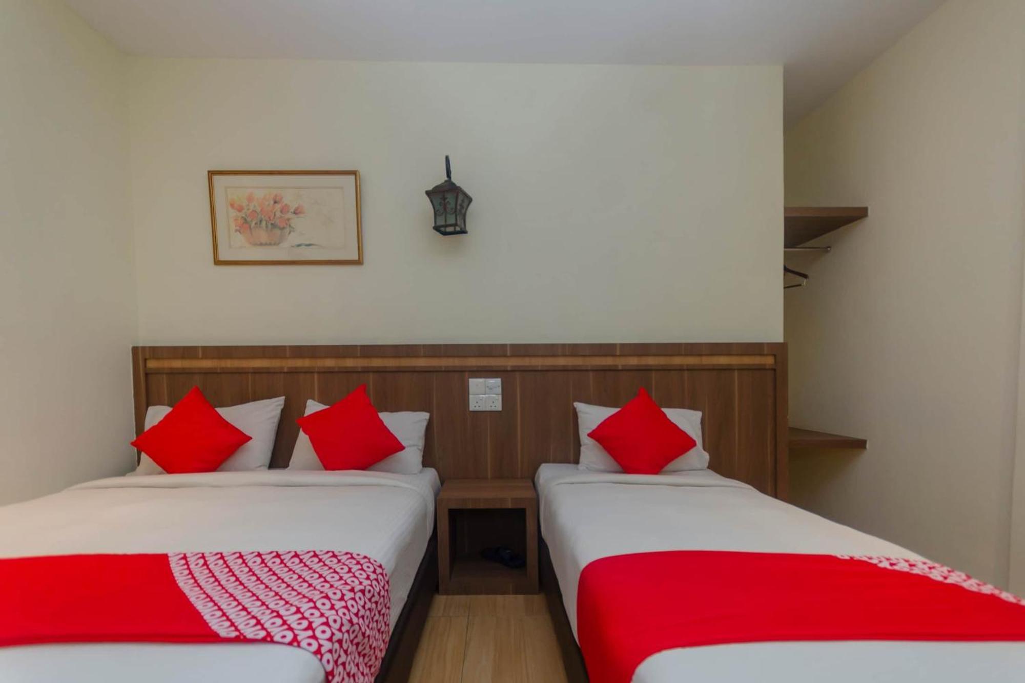 Super Oyo 596 The Vintage Hotel Τζόχορ Μπάχρου Εξωτερικό φωτογραφία