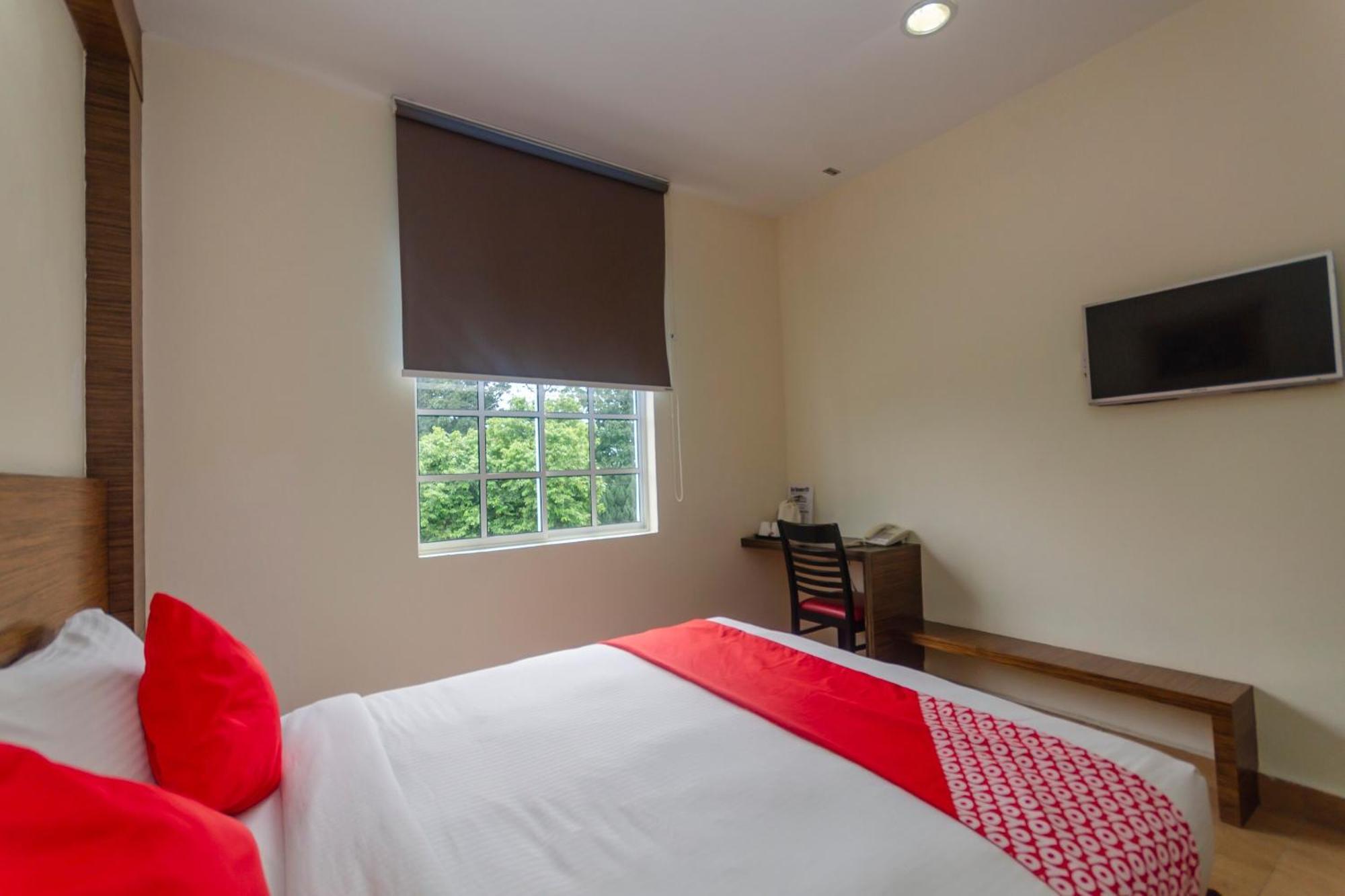 Super Oyo 596 The Vintage Hotel Τζόχορ Μπάχρου Εξωτερικό φωτογραφία