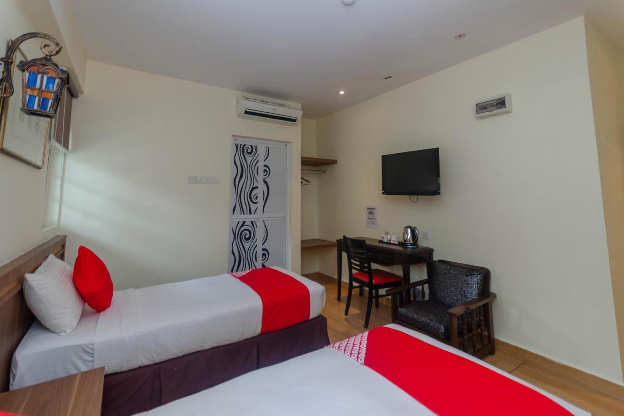 Super Oyo 596 The Vintage Hotel Τζόχορ Μπάχρου Εξωτερικό φωτογραφία