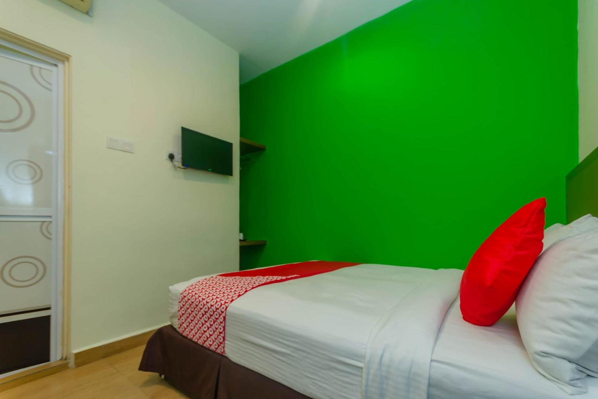 Super Oyo 596 The Vintage Hotel Τζόχορ Μπάχρου Εξωτερικό φωτογραφία