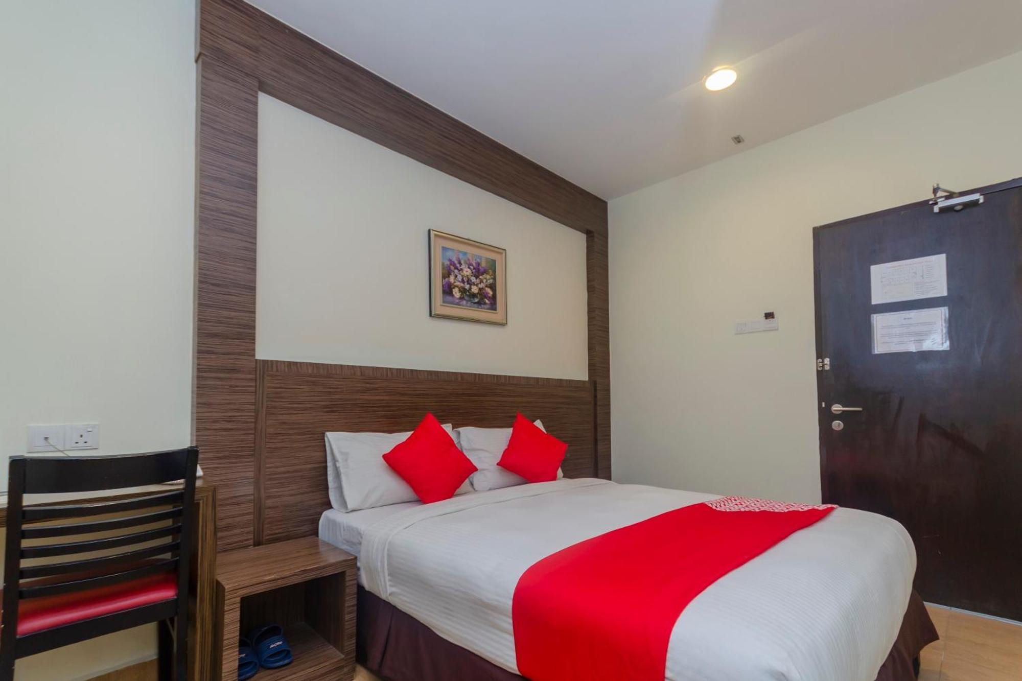 Super Oyo 596 The Vintage Hotel Τζόχορ Μπάχρου Εξωτερικό φωτογραφία