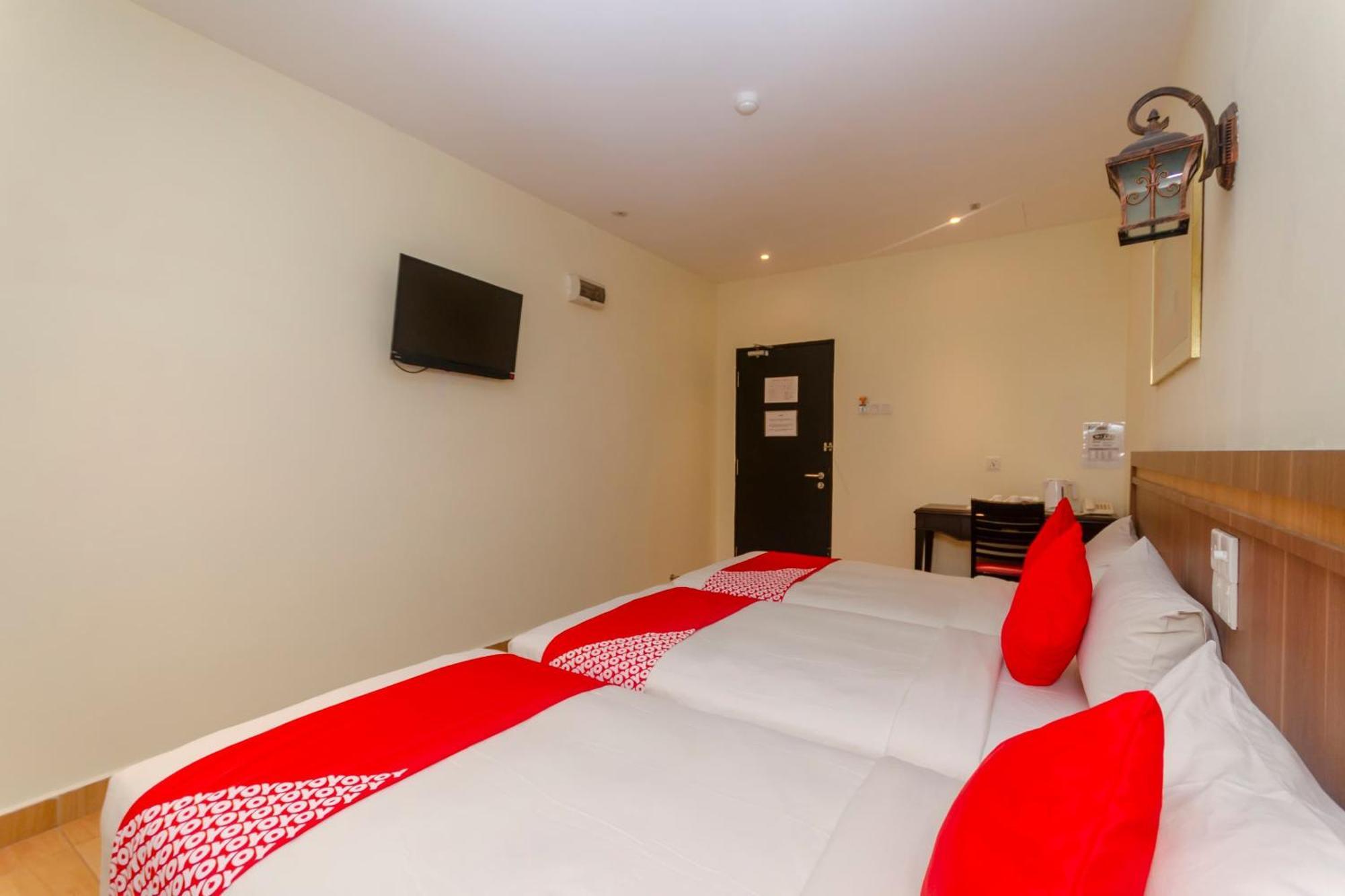 Super Oyo 596 The Vintage Hotel Τζόχορ Μπάχρου Εξωτερικό φωτογραφία