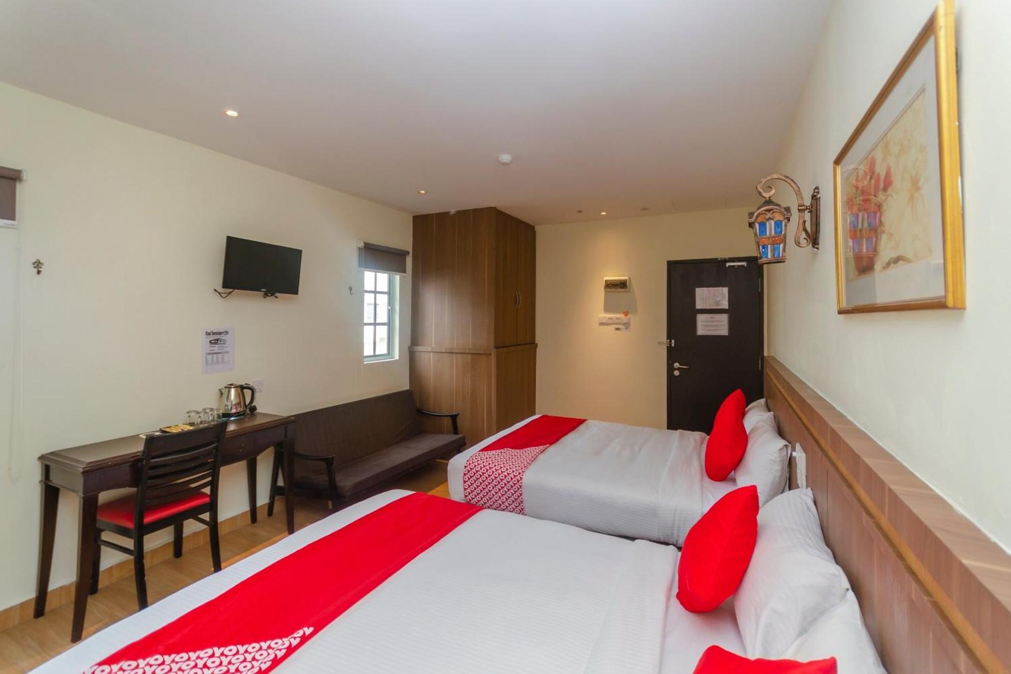 Super Oyo 596 The Vintage Hotel Τζόχορ Μπάχρου Εξωτερικό φωτογραφία