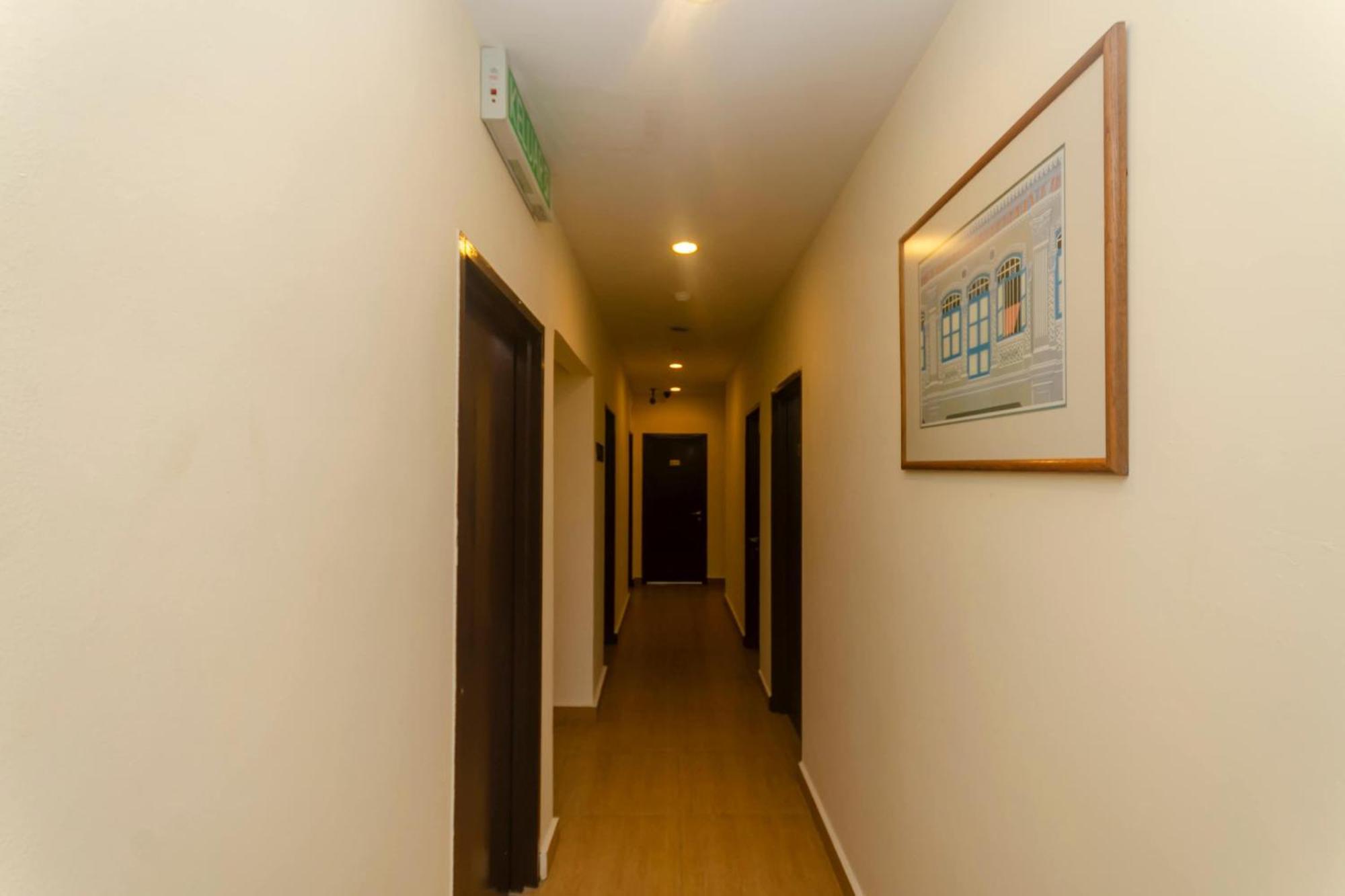 Super Oyo 596 The Vintage Hotel Τζόχορ Μπάχρου Εξωτερικό φωτογραφία