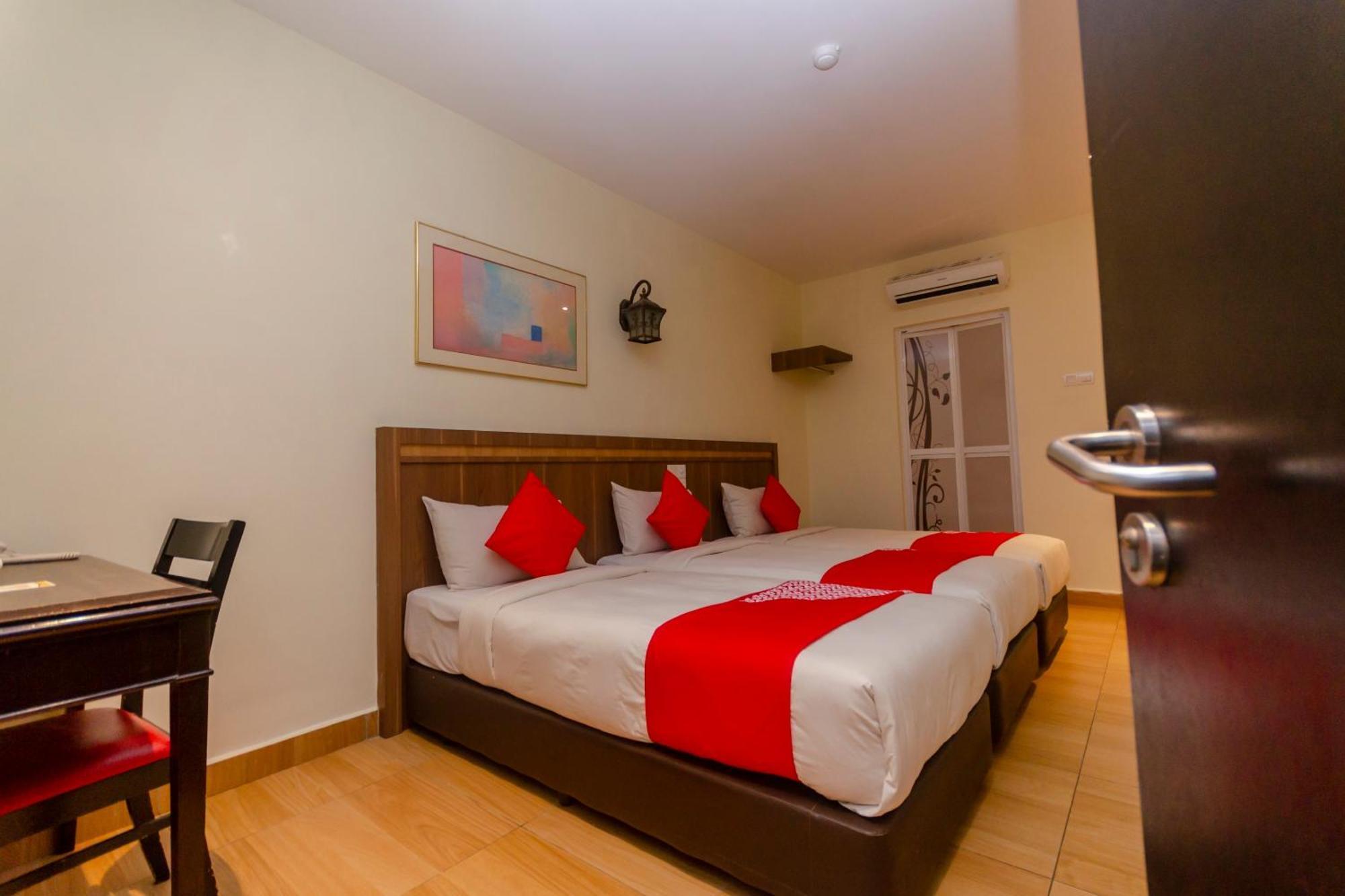 Super Oyo 596 The Vintage Hotel Τζόχορ Μπάχρου Εξωτερικό φωτογραφία