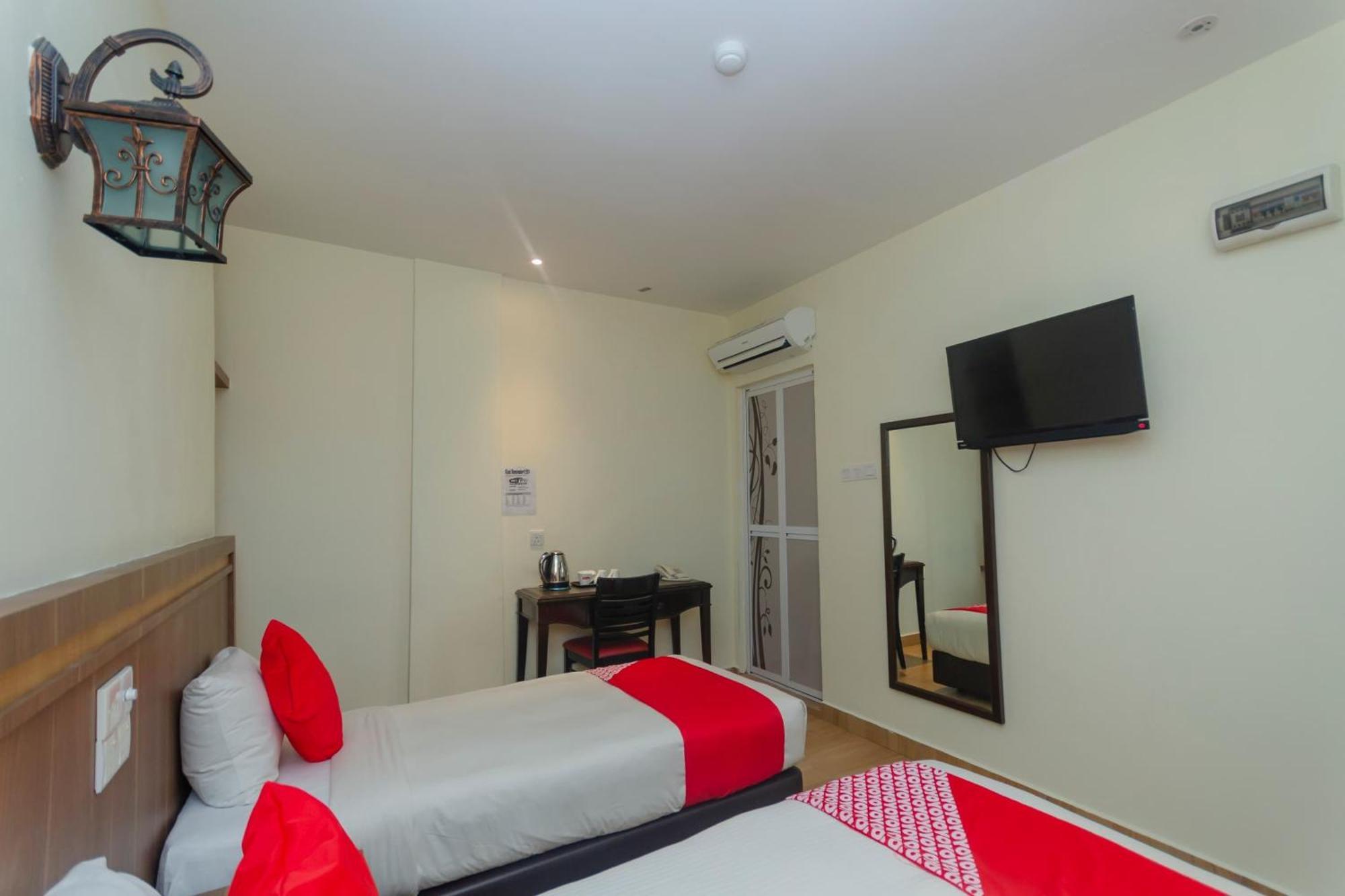 Super Oyo 596 The Vintage Hotel Τζόχορ Μπάχρου Εξωτερικό φωτογραφία