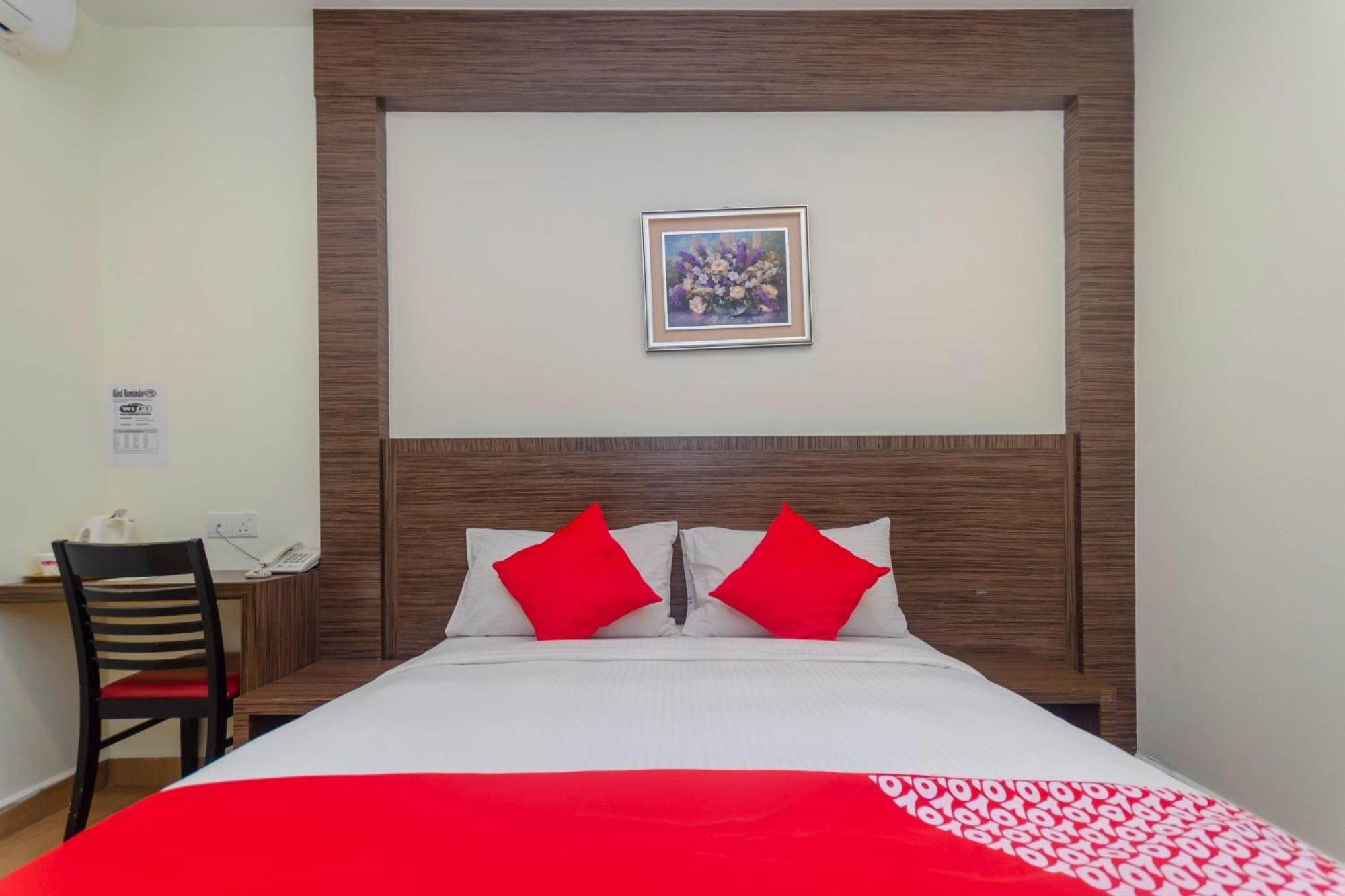 Super Oyo 596 The Vintage Hotel Τζόχορ Μπάχρου Εξωτερικό φωτογραφία