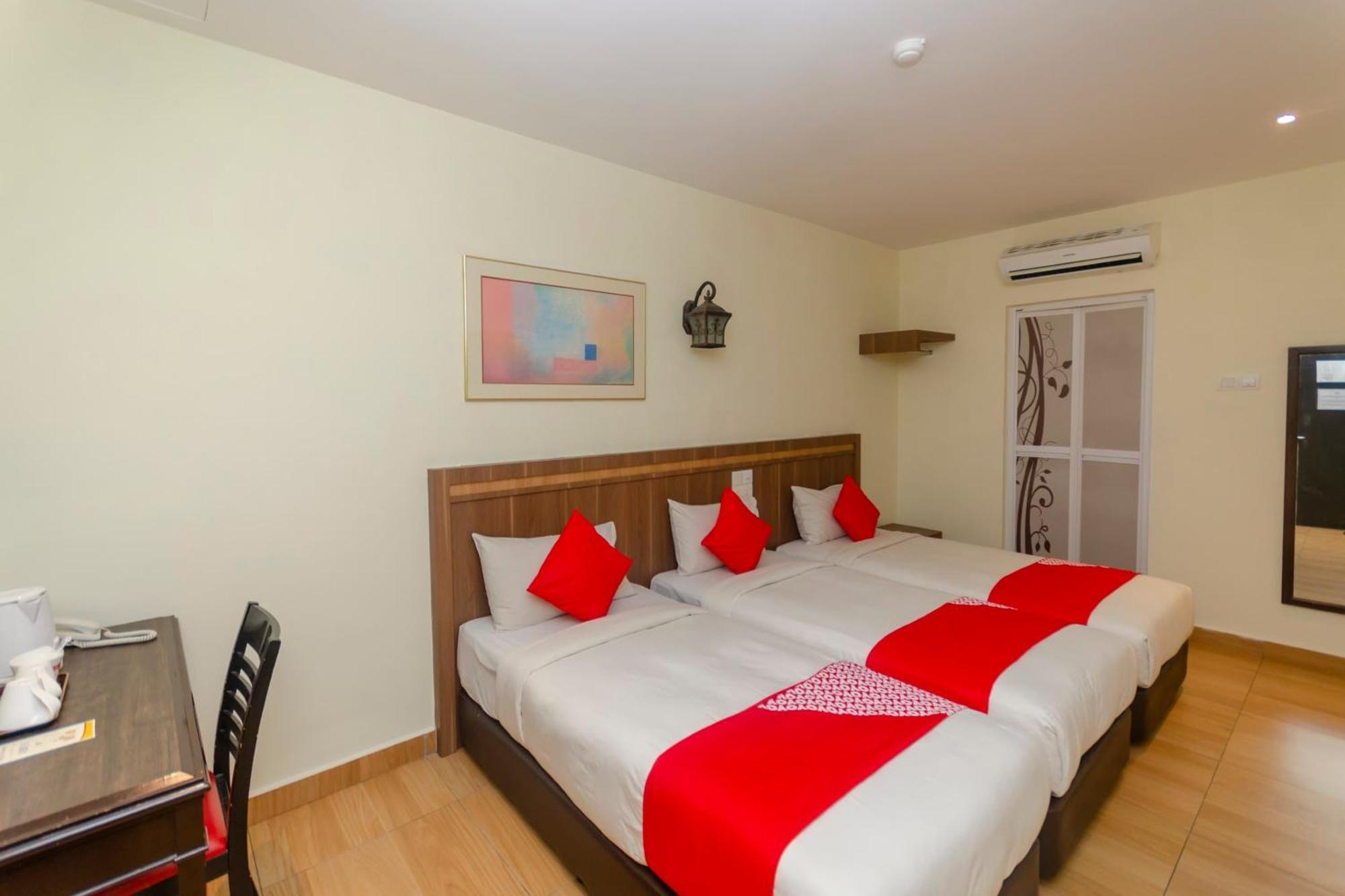 Super Oyo 596 The Vintage Hotel Τζόχορ Μπάχρου Εξωτερικό φωτογραφία