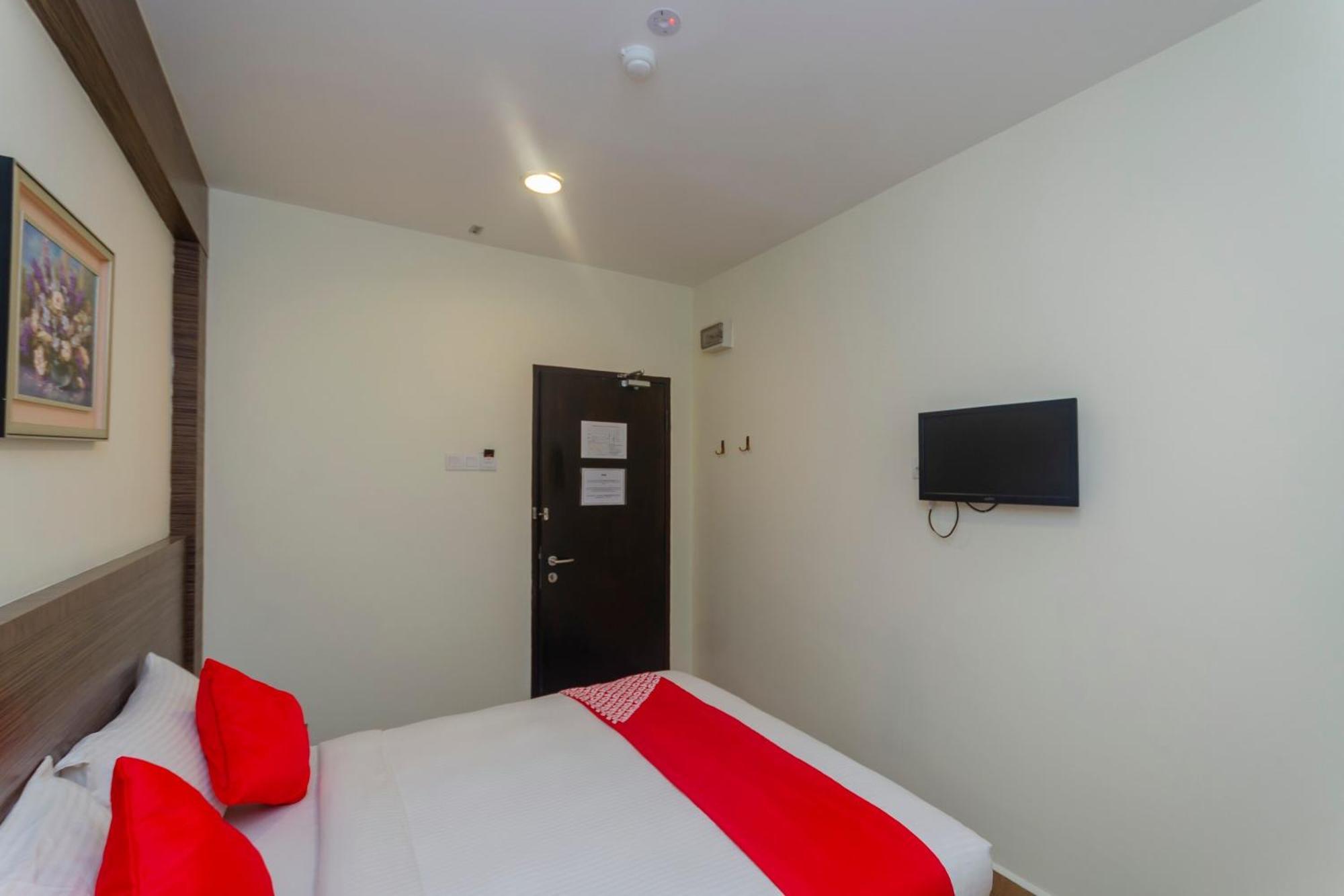 Super Oyo 596 The Vintage Hotel Τζόχορ Μπάχρου Εξωτερικό φωτογραφία