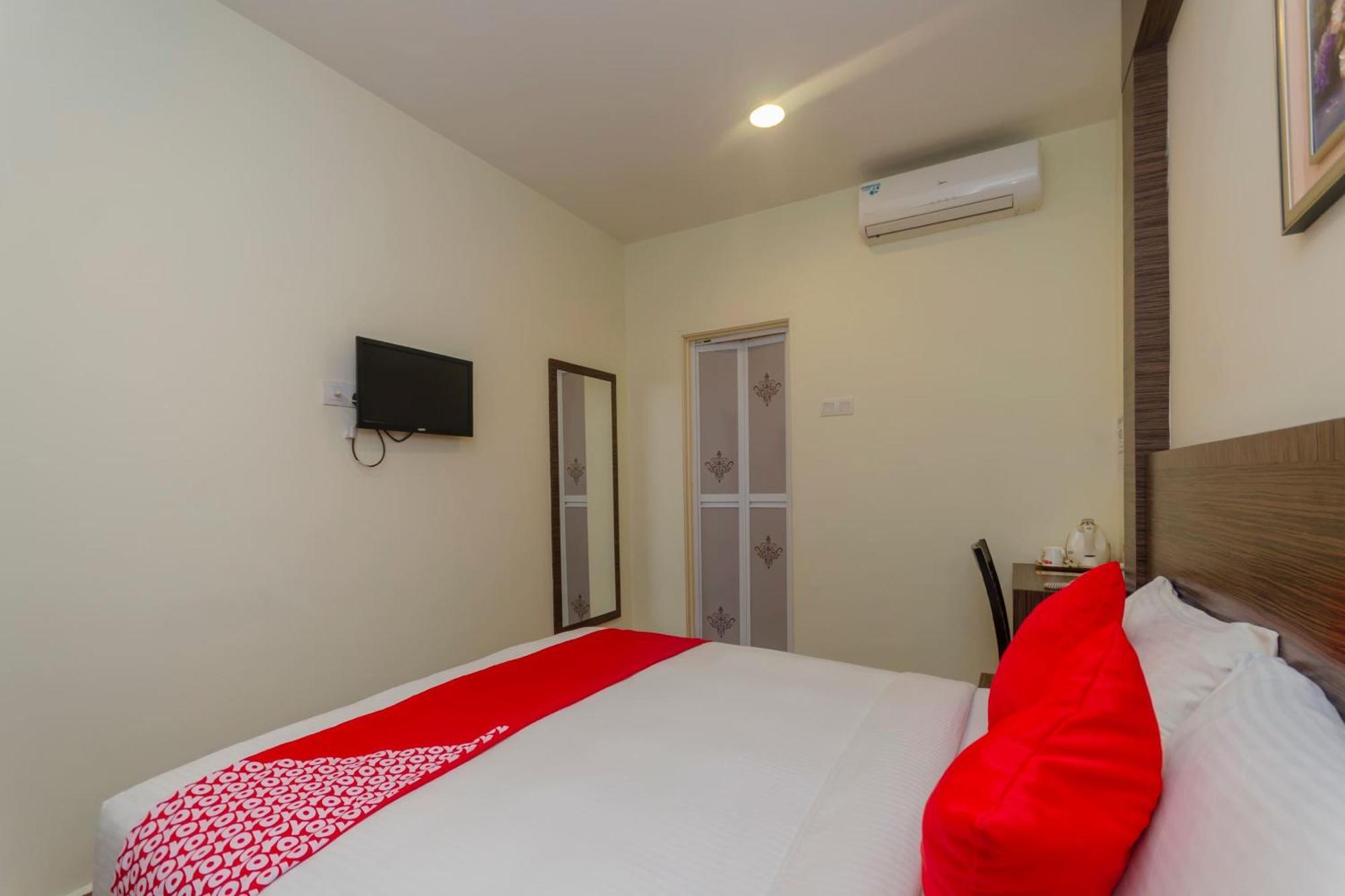 Super Oyo 596 The Vintage Hotel Τζόχορ Μπάχρου Εξωτερικό φωτογραφία