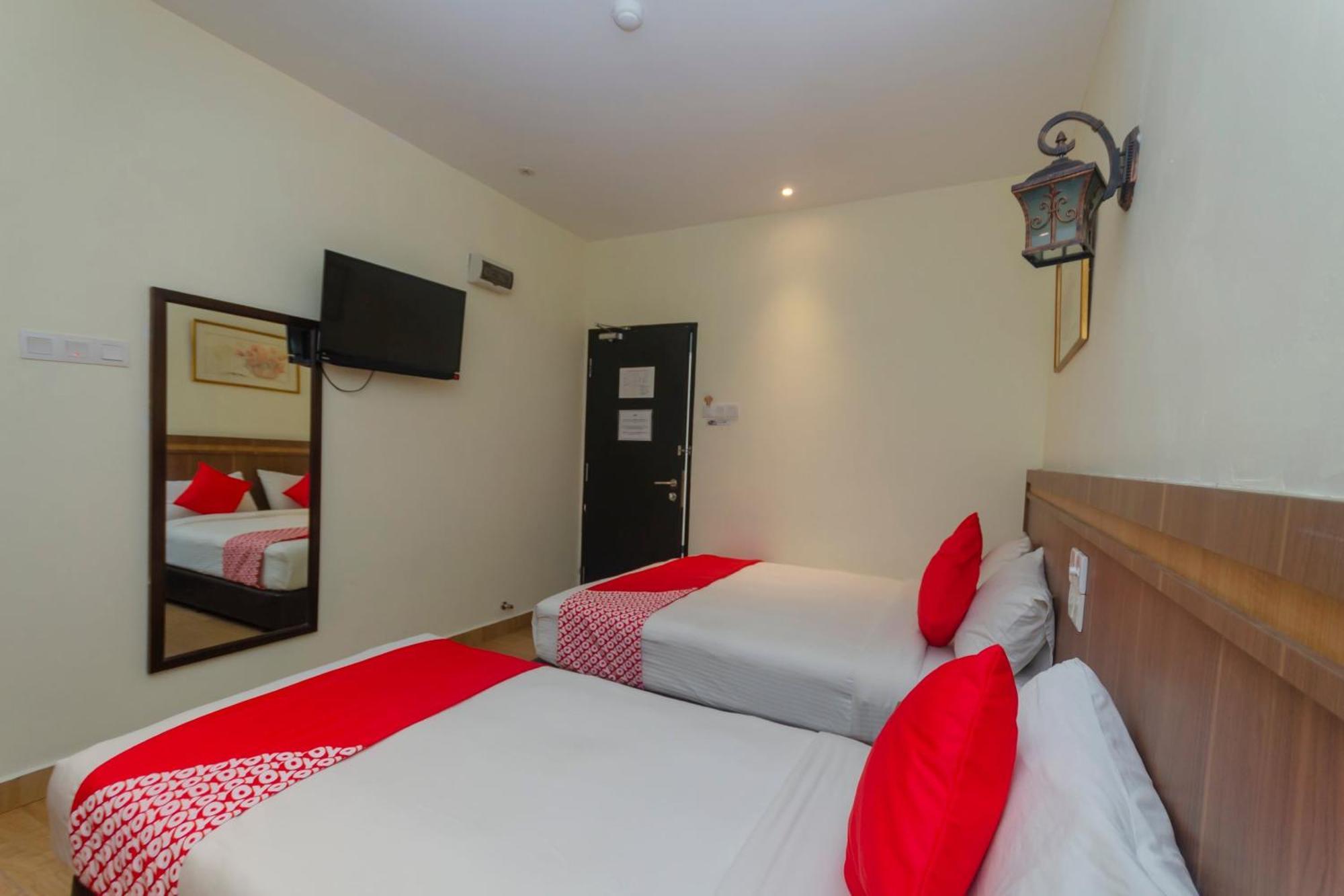 Super Oyo 596 The Vintage Hotel Τζόχορ Μπάχρου Εξωτερικό φωτογραφία