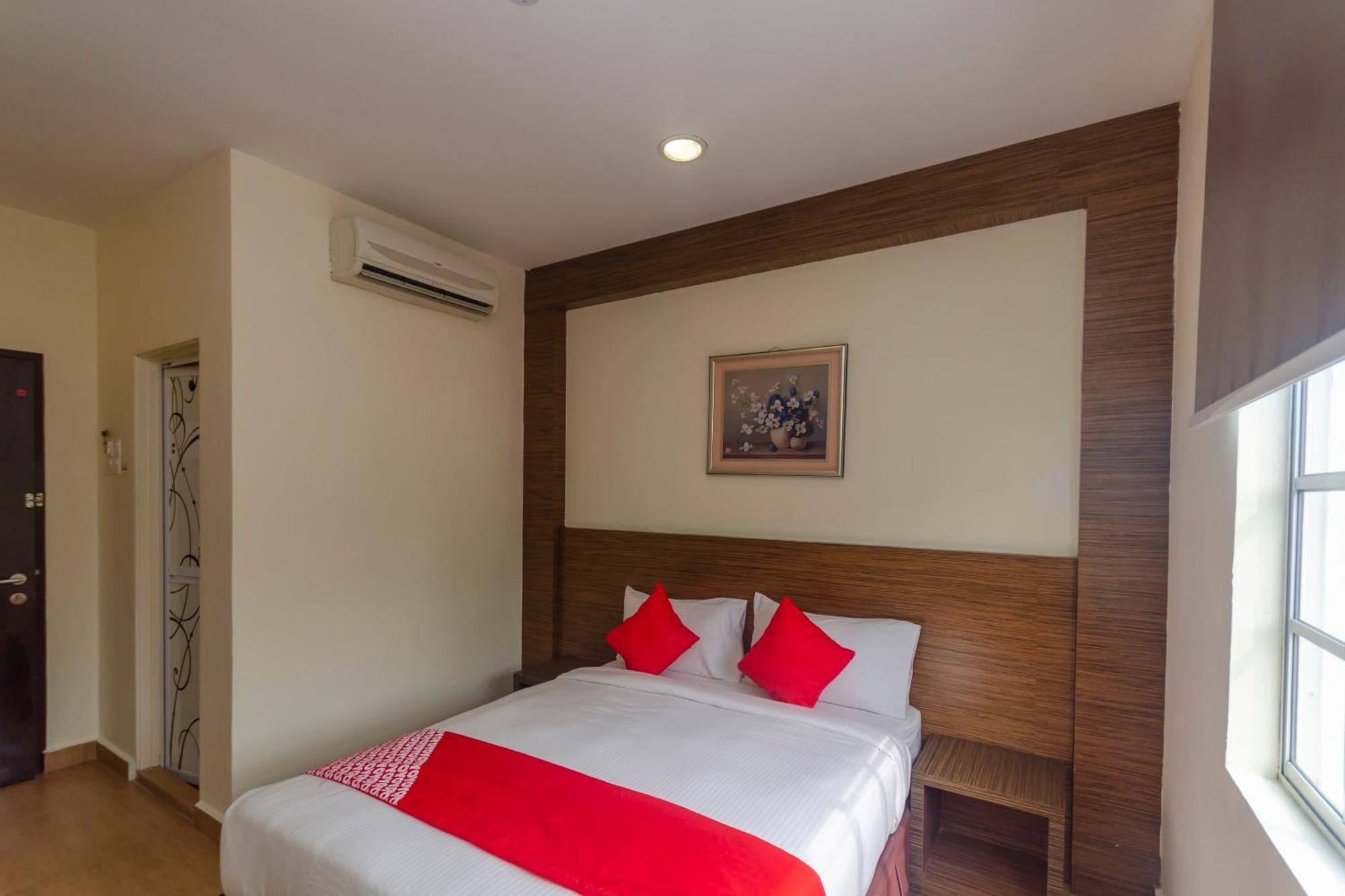 Super Oyo 596 The Vintage Hotel Τζόχορ Μπάχρου Εξωτερικό φωτογραφία