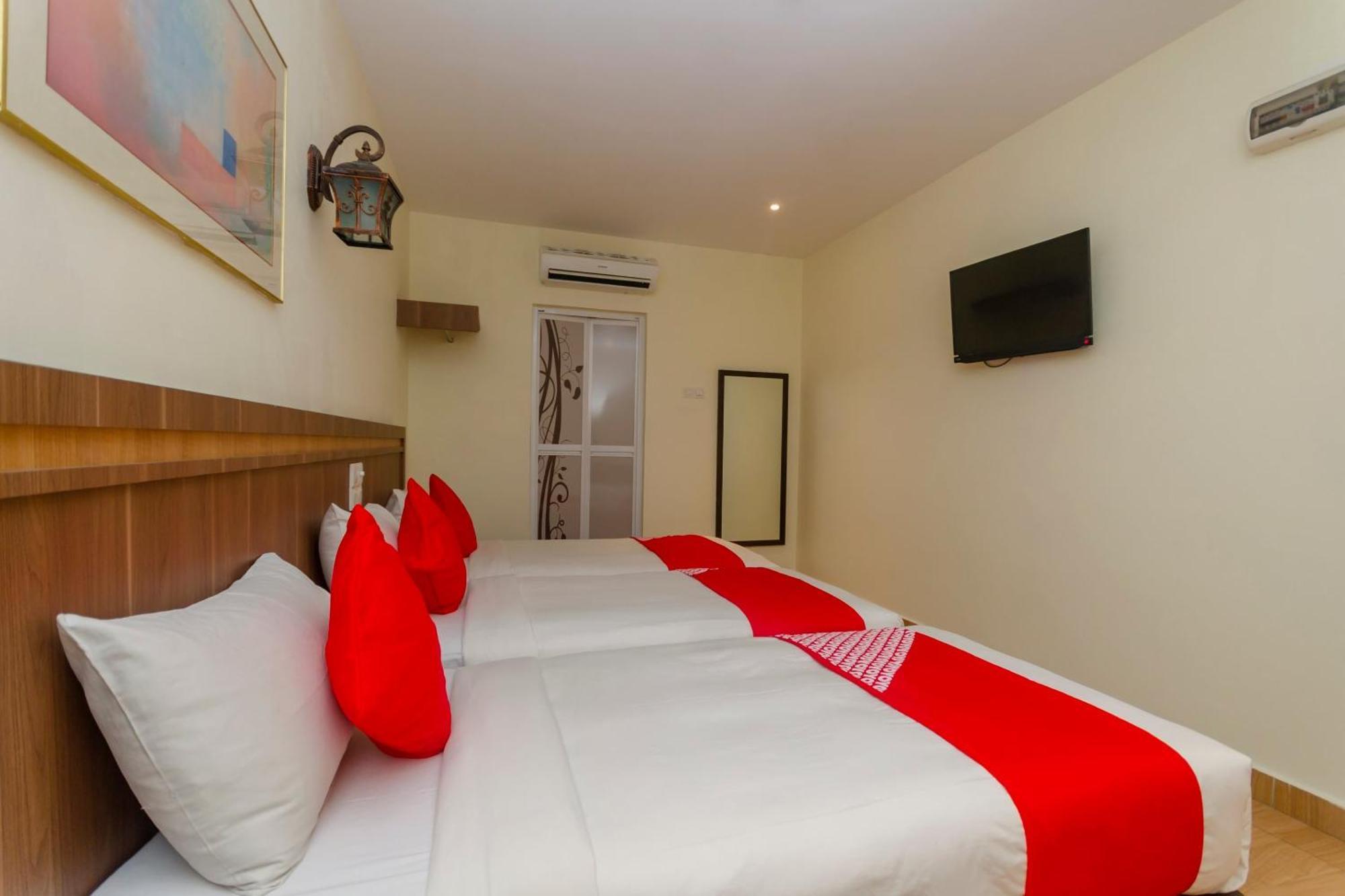 Super Oyo 596 The Vintage Hotel Τζόχορ Μπάχρου Εξωτερικό φωτογραφία