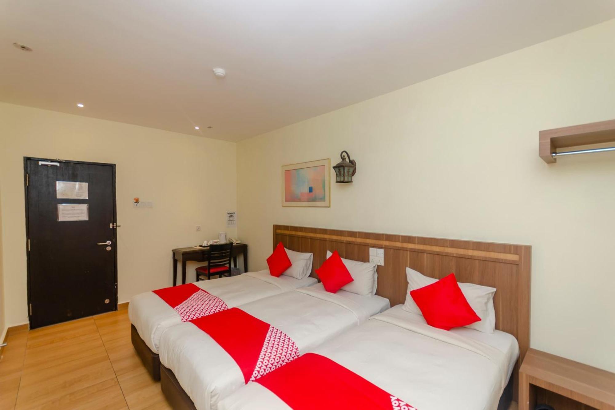 Super Oyo 596 The Vintage Hotel Τζόχορ Μπάχρου Εξωτερικό φωτογραφία