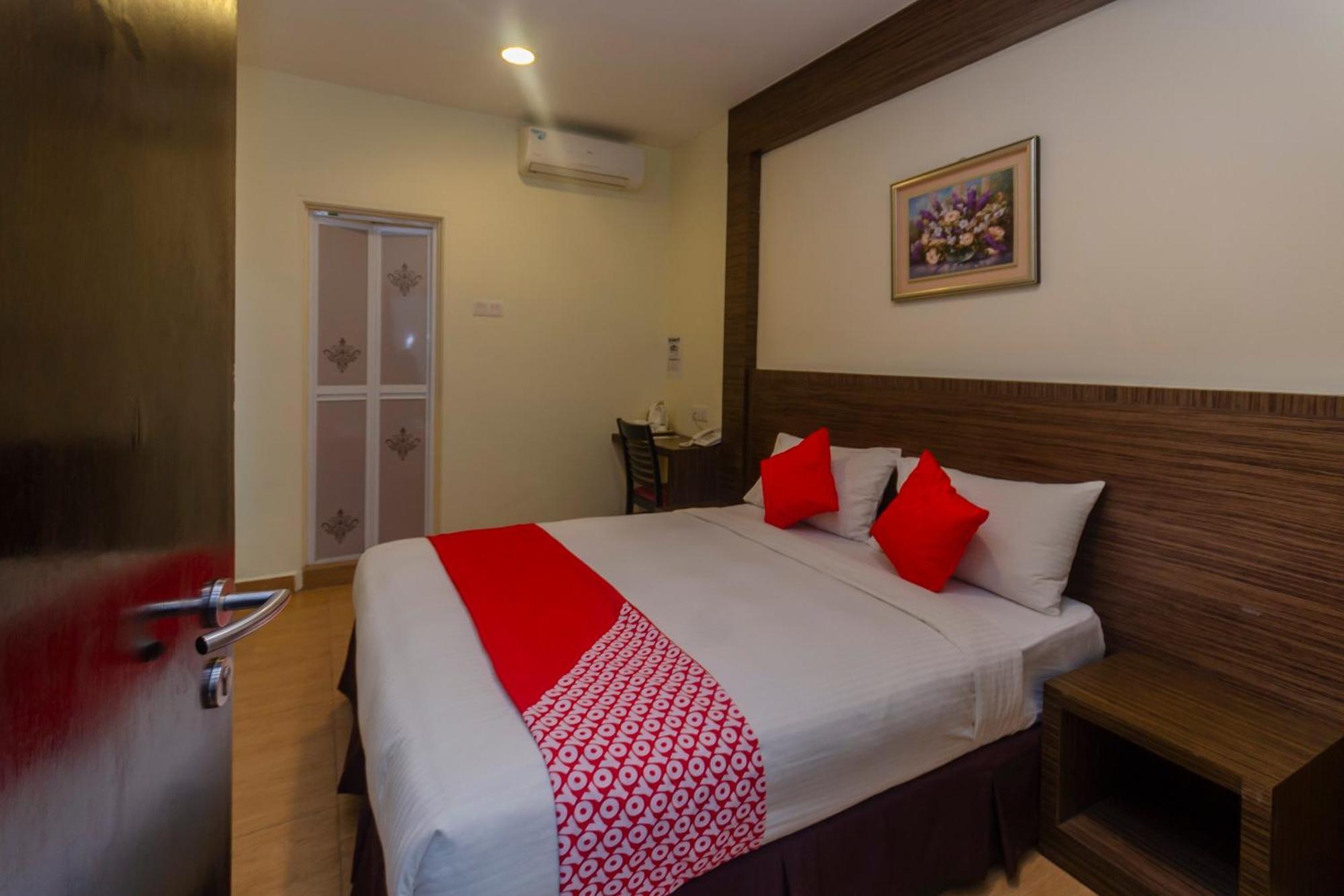 Super Oyo 596 The Vintage Hotel Τζόχορ Μπάχρου Εξωτερικό φωτογραφία