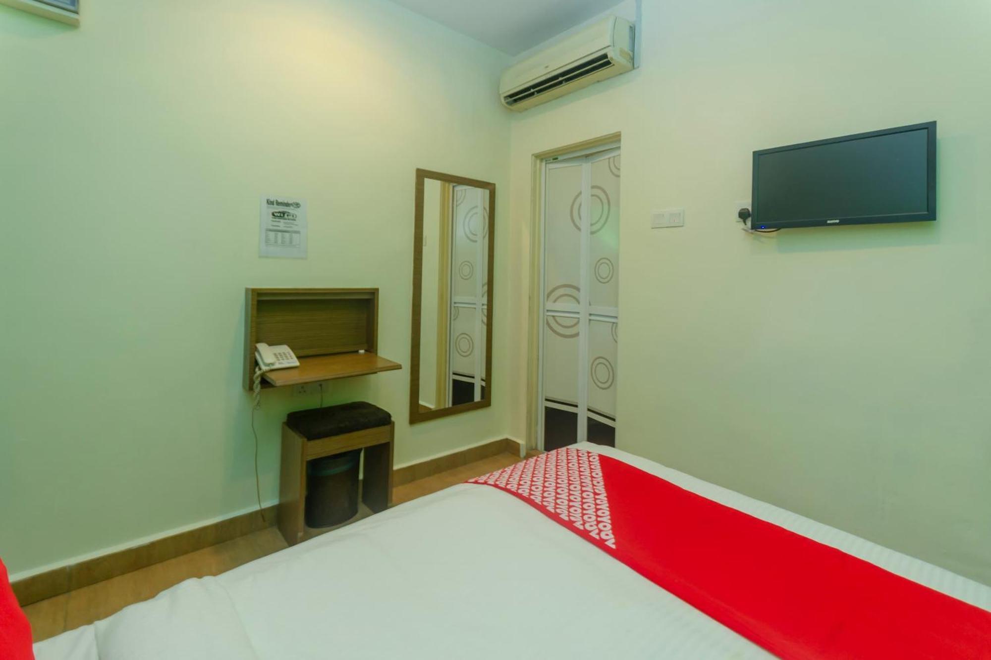 Super Oyo 596 The Vintage Hotel Τζόχορ Μπάχρου Εξωτερικό φωτογραφία
