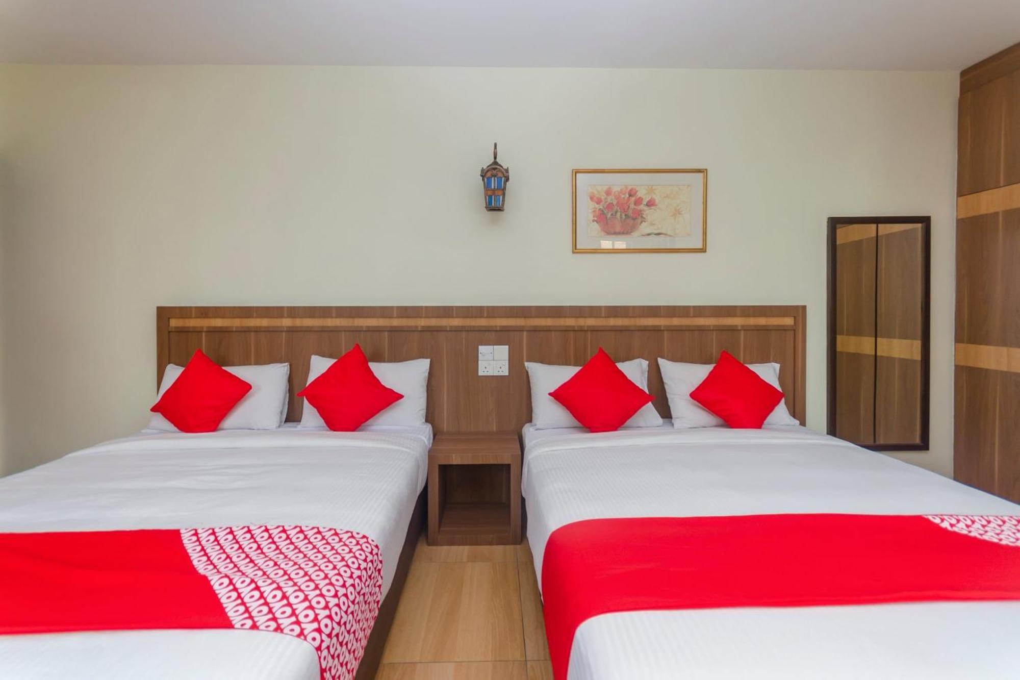 Super Oyo 596 The Vintage Hotel Τζόχορ Μπάχρου Εξωτερικό φωτογραφία