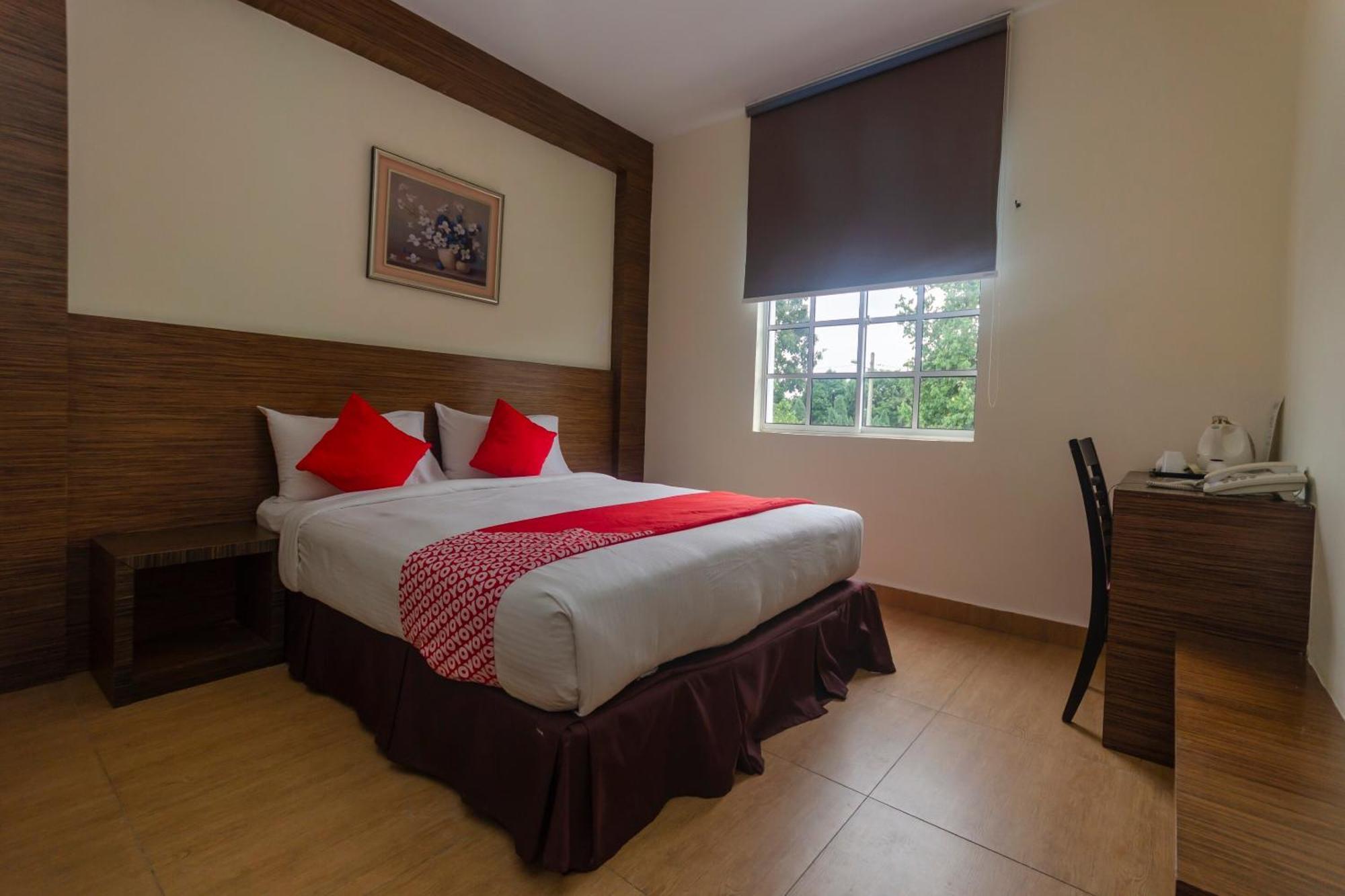 Super Oyo 596 The Vintage Hotel Τζόχορ Μπάχρου Εξωτερικό φωτογραφία