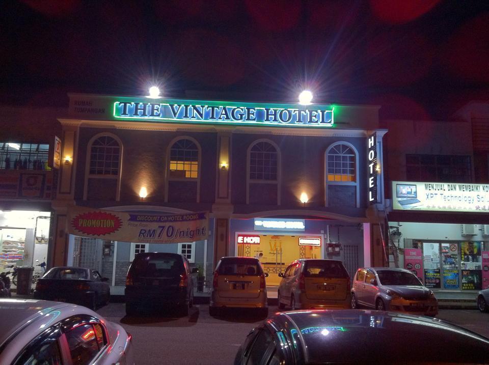 Super Oyo 596 The Vintage Hotel Τζόχορ Μπάχρου Εξωτερικό φωτογραφία