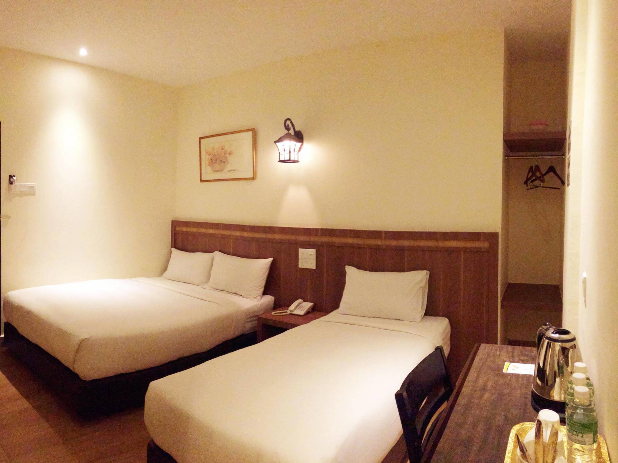 Super Oyo 596 The Vintage Hotel Τζόχορ Μπάχρου Εξωτερικό φωτογραφία