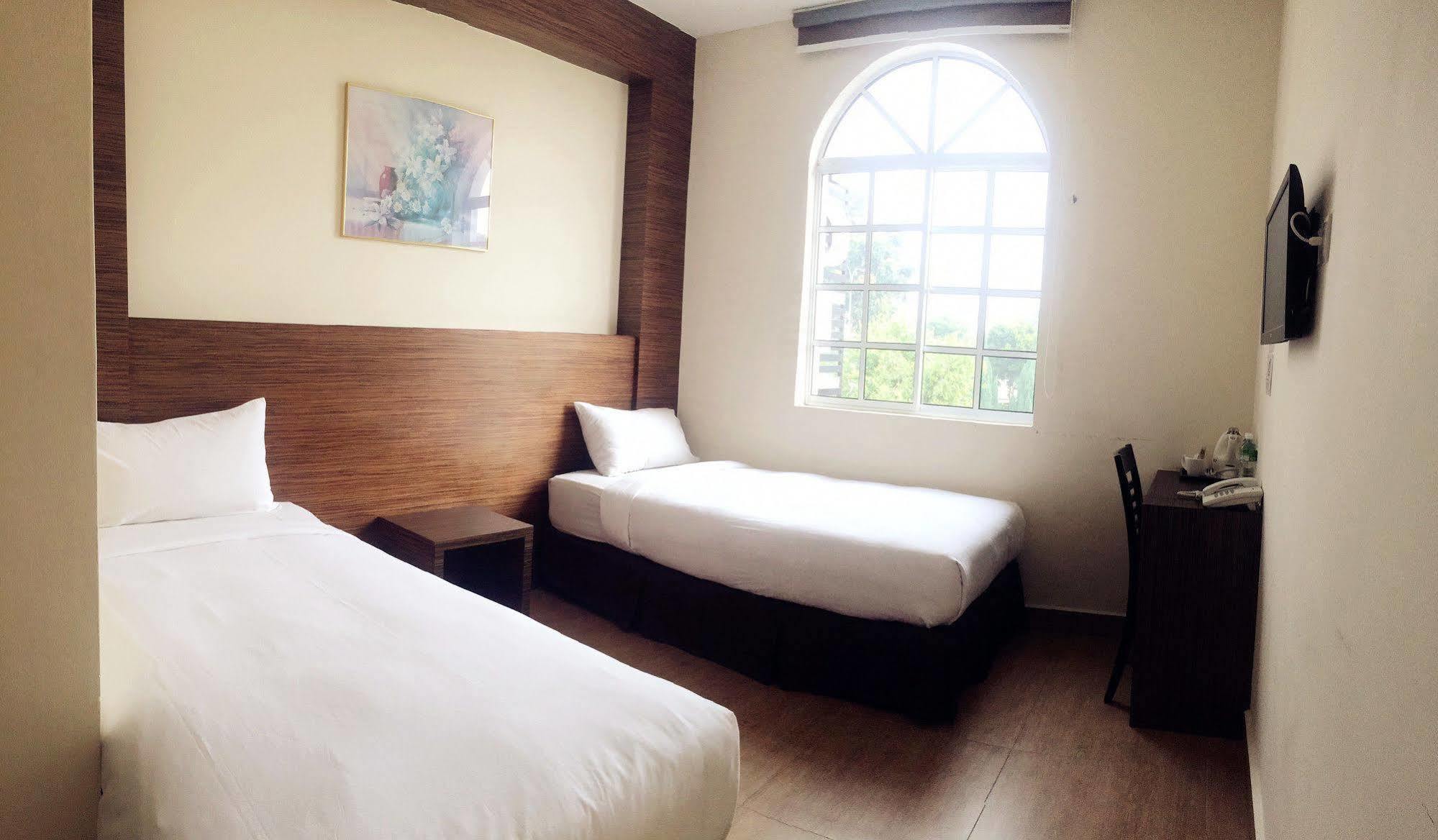 Super Oyo 596 The Vintage Hotel Τζόχορ Μπάχρου Εξωτερικό φωτογραφία