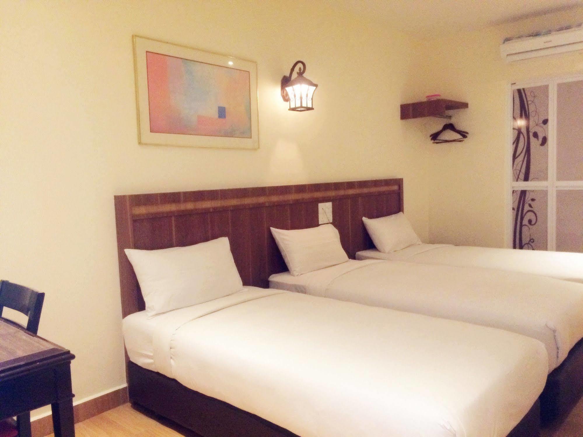 Super Oyo 596 The Vintage Hotel Τζόχορ Μπάχρου Εξωτερικό φωτογραφία